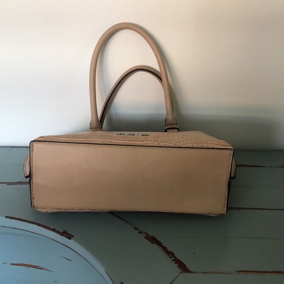 Faux Snakeskin Enzo Angiolini beige bag.  Stylish bag for dress-outfit. - Picture 5 of 7